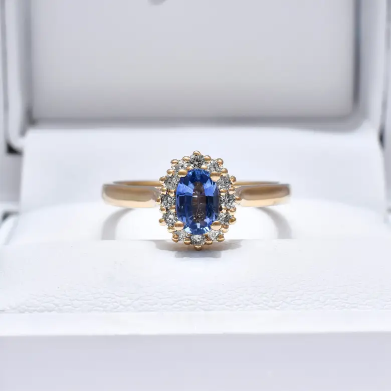 Pierścionek zaręczynowy z szafirem Pierścionek zaręczynowy z szafirem